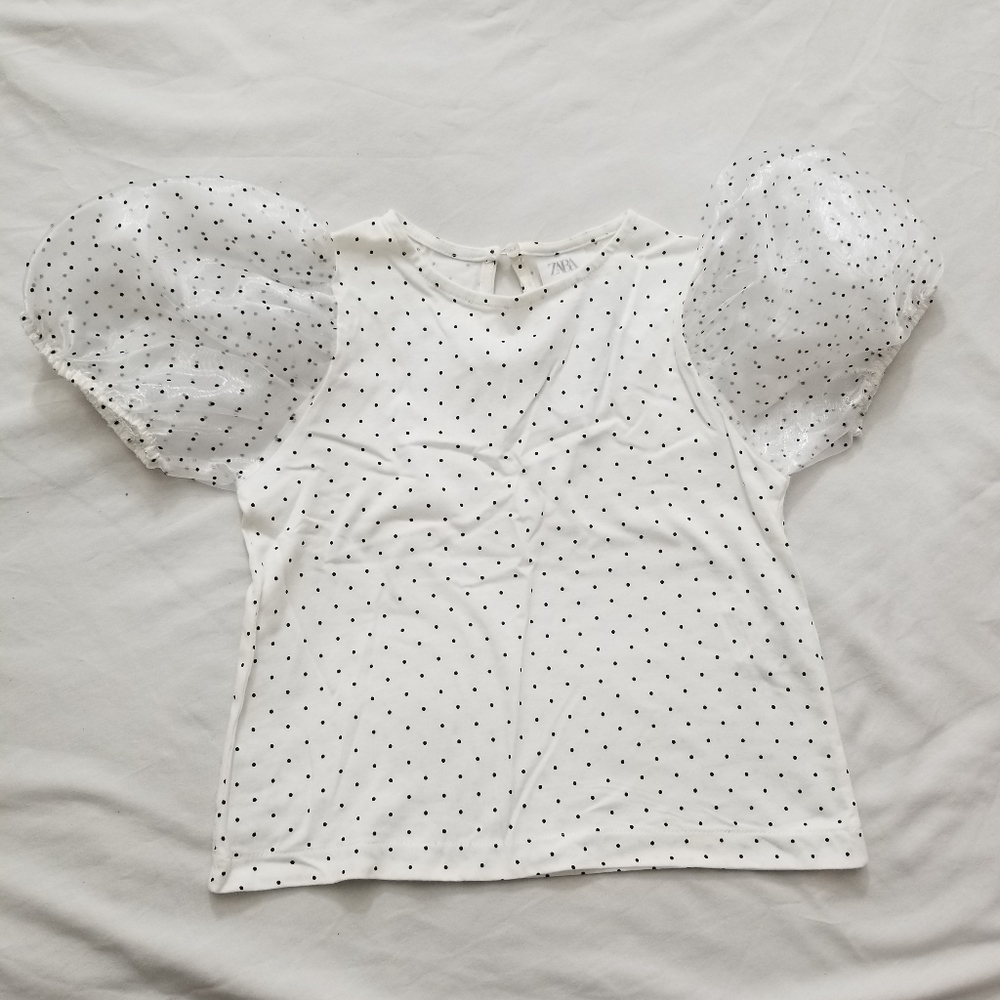 Zara nwot  polka dot Top with puff sleeves size 6 (F7)